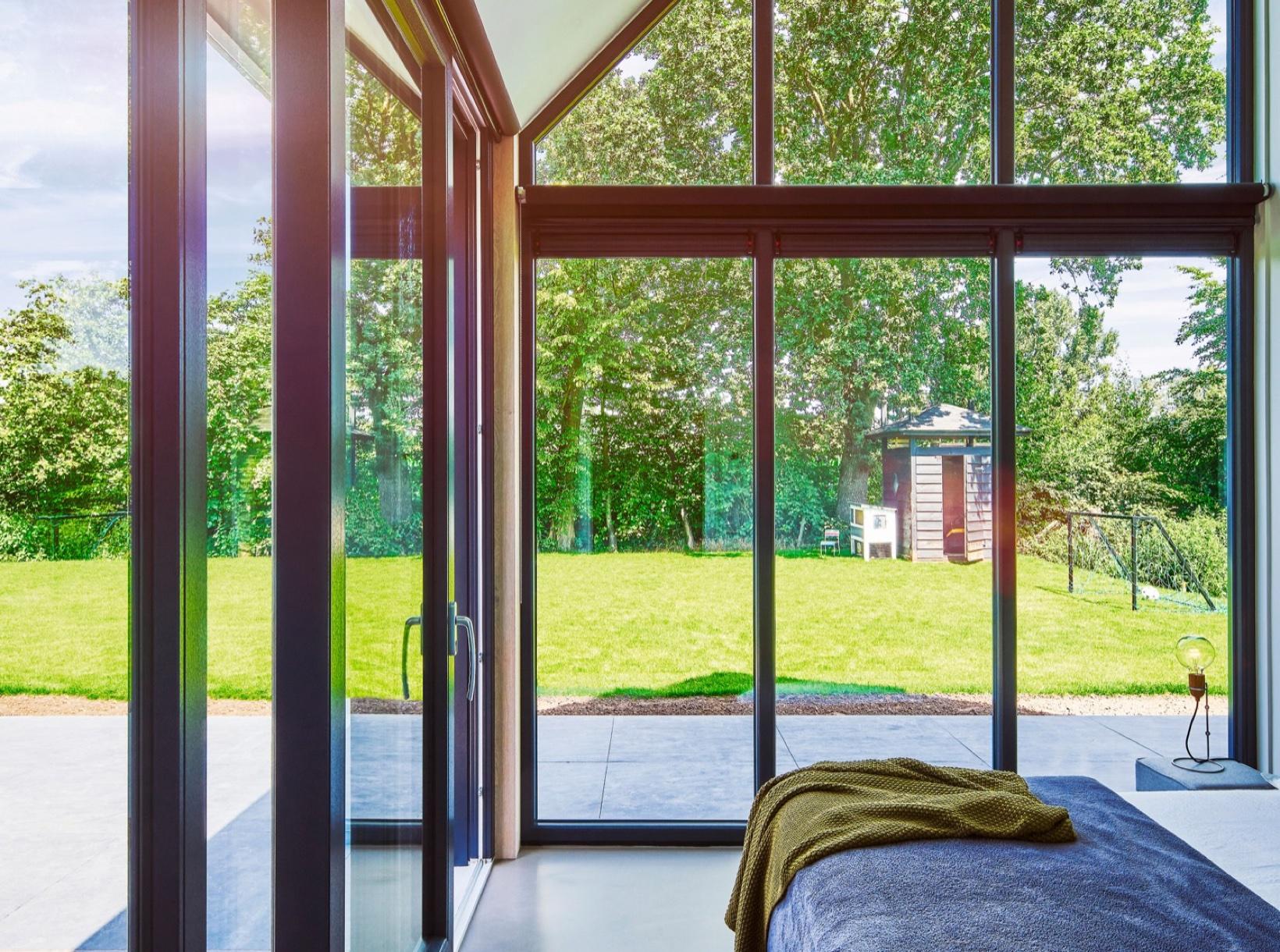 zwarte kunststof kozijnen woning Ammerzoden